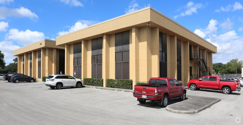 More Photos Of 433 Kitty Hawk Rd, Universal City Office For Lease