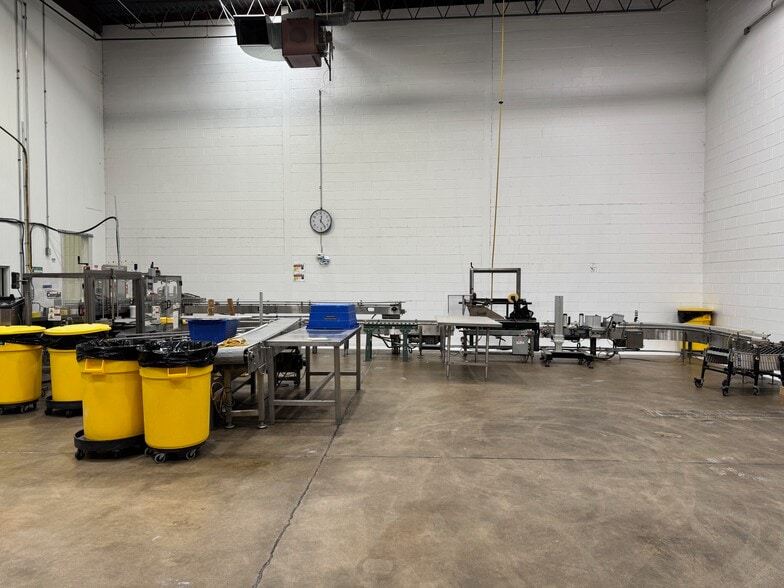 More Photos Of 625 Public Service Rd, Waukegan Warehouse For Sale