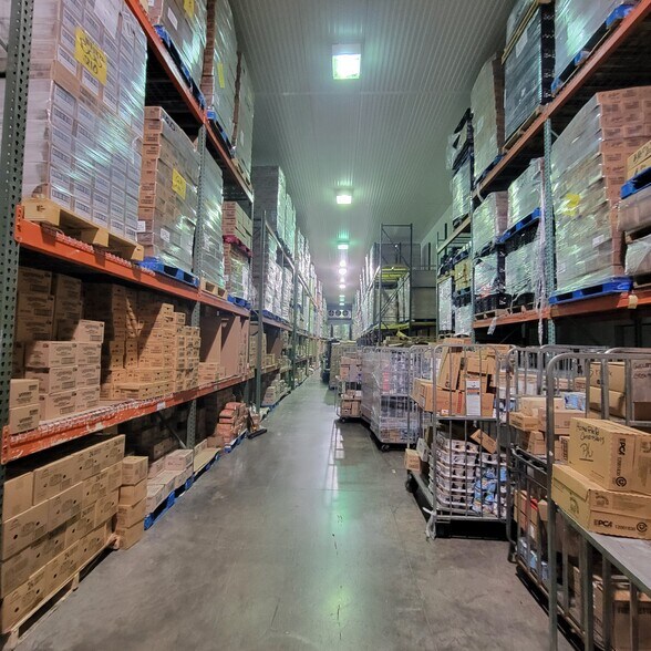 More Photos Of 47 Steves Ln, Gardiner Refrigeration Cold Storage For Sale