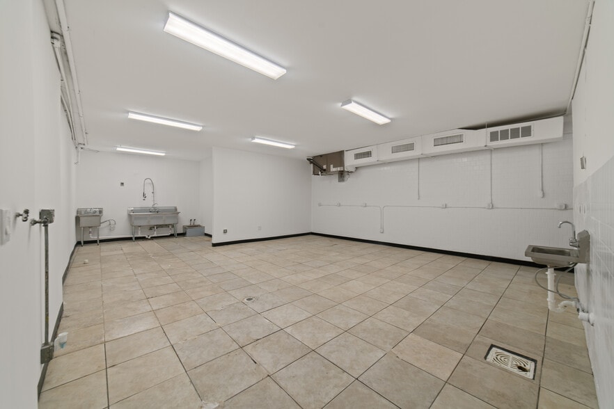 More Photos Of 913 SW 8th Ave, Hallandale Beach Warehouse For Lease