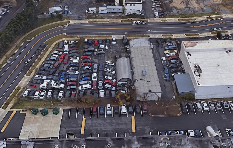 More Photos Of 11909 Maple Ave, Rockville Service For Sale