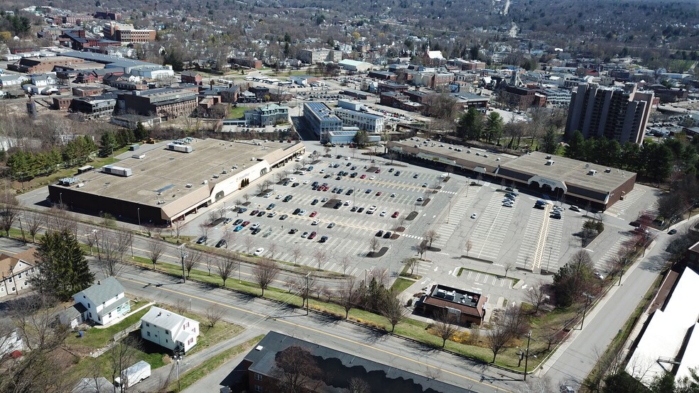 More Photos Of 211-215 High St, Torrington General Retail For Lease