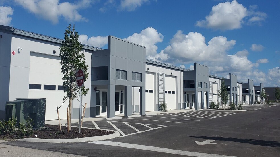 More Photos Of 3933 Tollhouse Dr, Naples Warehouse For Sale