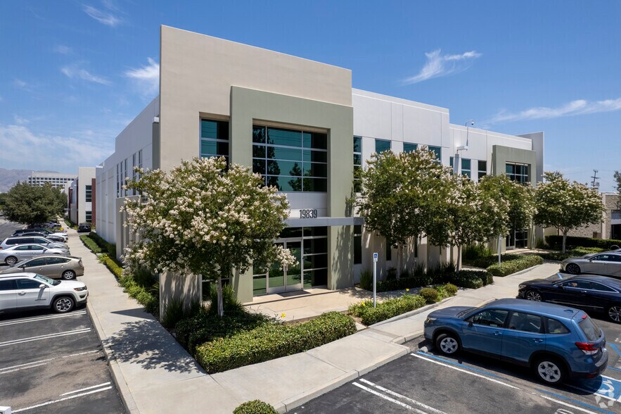 Primary Photo Of 19835-19839 Nordhoff St, Northridge Office For Sale