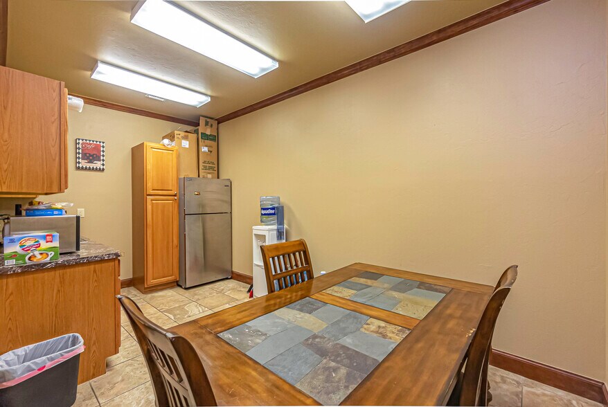 More Photos Of 1302 SW Lee Blvd, Lawton Storefront Retail Office For Lease