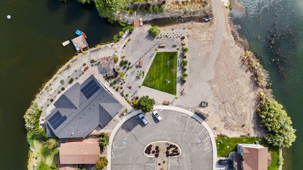 More Photos Of 701 Fountain Blvd, Zillah Hotel For Sale