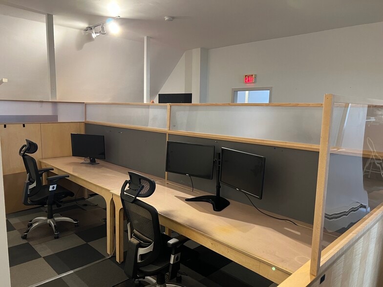 More Photos Of 9 Hale Spring Rd, Plaistow Manufacturing For Lease