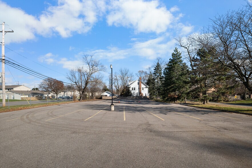 More Photos Of 44060 Woodward Ave, Bloomfield Hills Medical For Lease