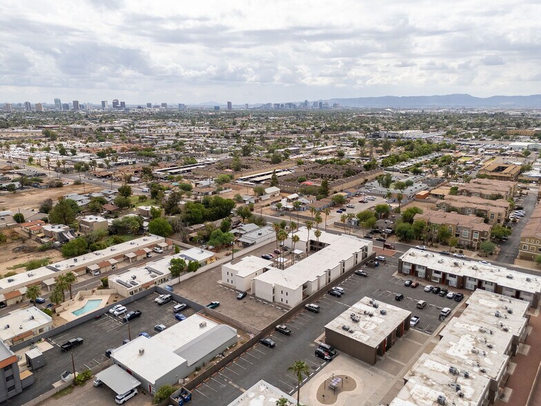 More Photos Of 2432 W Turney Ave, Phoenix Shelter For Sale