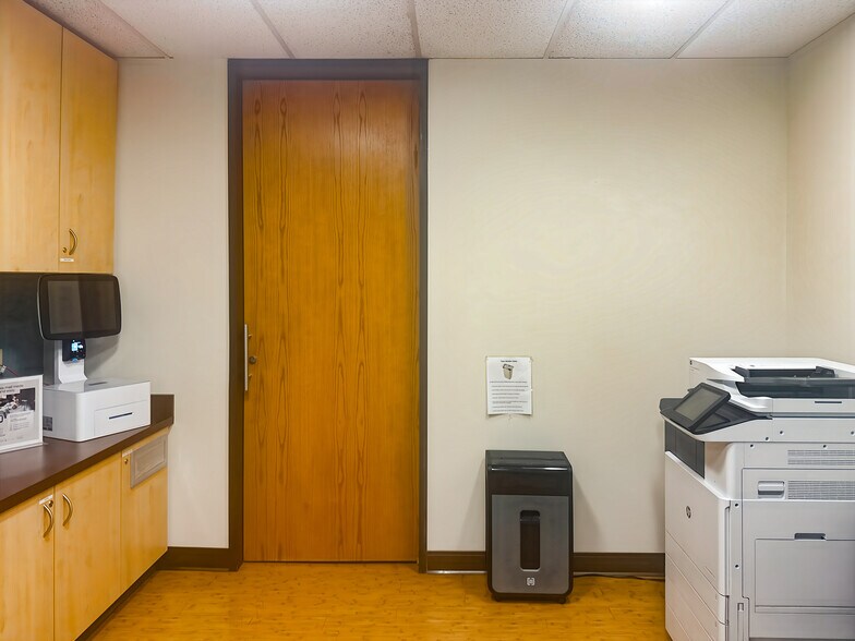 More Photos Of 400 E Pratt St, Baltimore Coworking Space