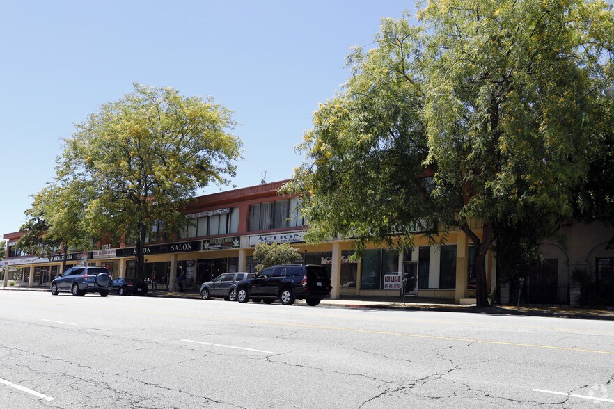 More Photos Of 18330-18350 Ventura Blvd, Tarzana Office For Lease