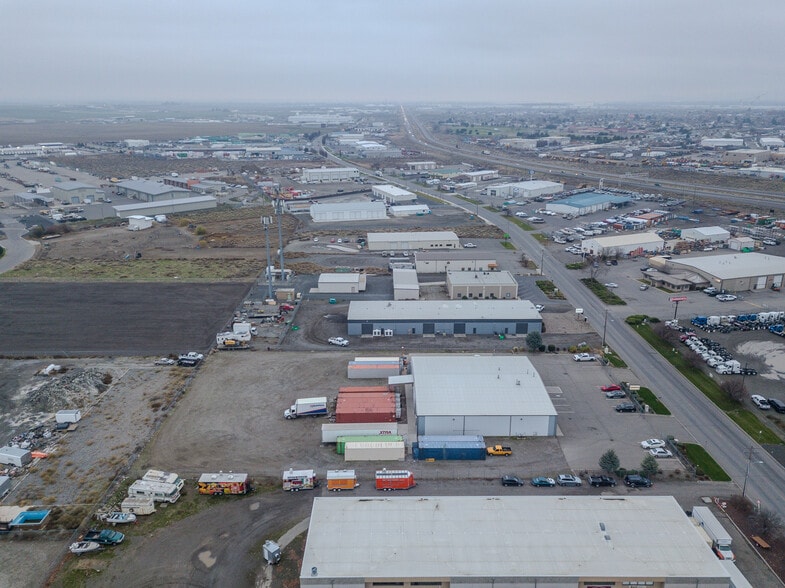 More Photos Of 2525 N Commercial Ave, Pasco Warehouse For Lease