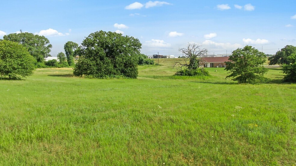 More Photos Of 401 W Interstate 20, Weatherford Land For Sale