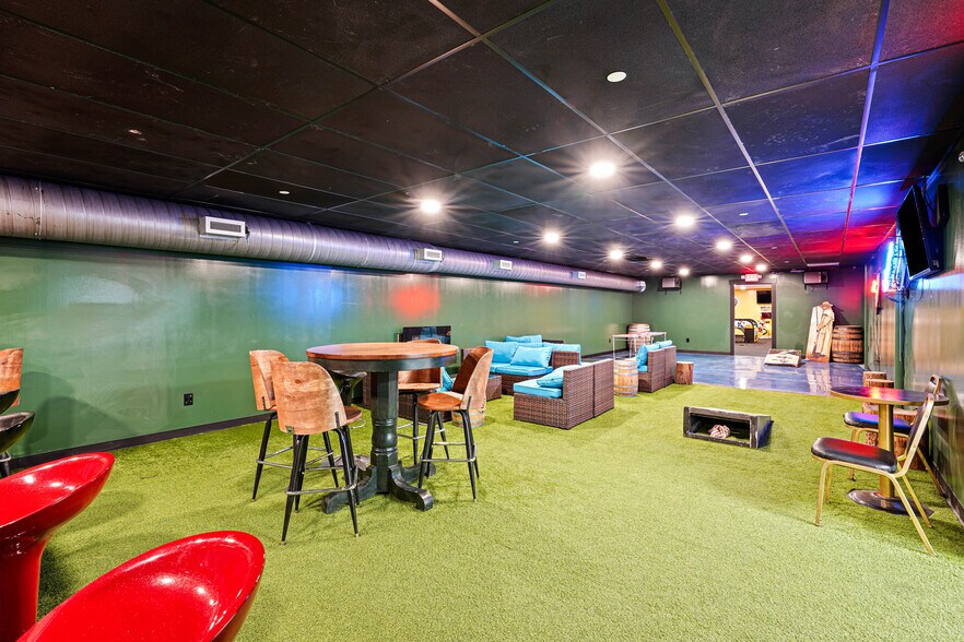 More Photos Of 801 N Fee St, Helena Bar For Sale