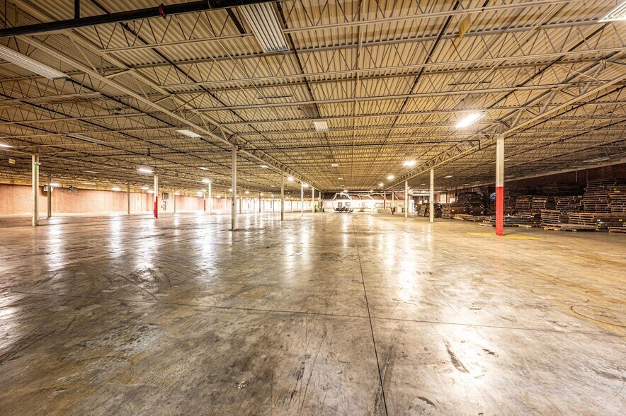 More Photos Of 106 Somerset Dr, Conover Manufacturing For Lease