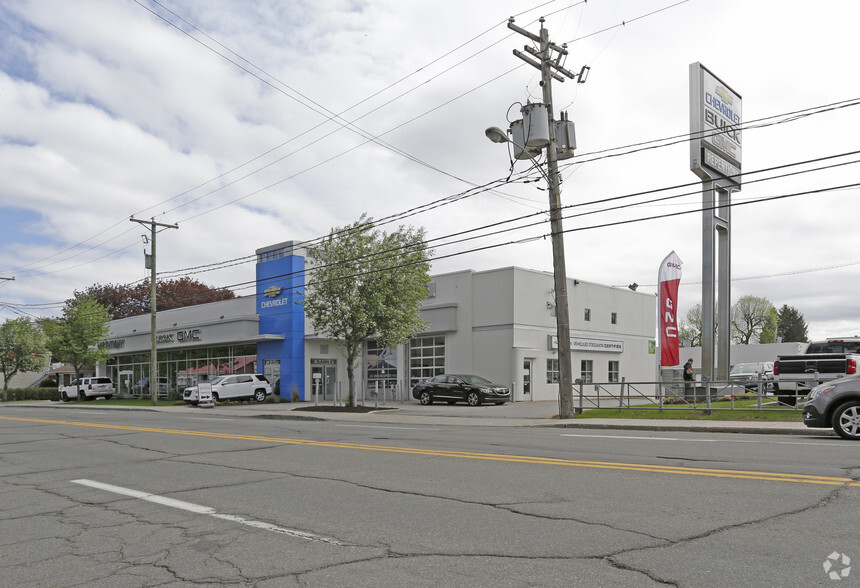 Primary Photo Of 612 Rue Notre-Dame, Repentigny Auto Dealership For Sale