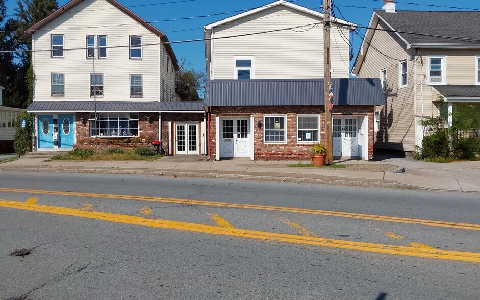 More Photos Of 15-17 Goshen Ave, Washingtonville Storefront Retail Residential For Lease