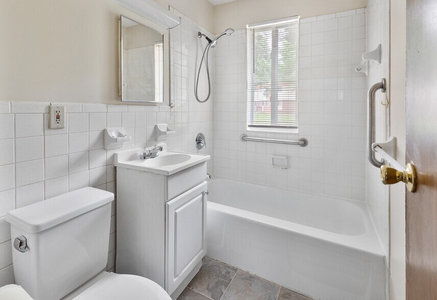 More Photos Of 193-321 Fernbank Rd, Springfield Apartments For Sale