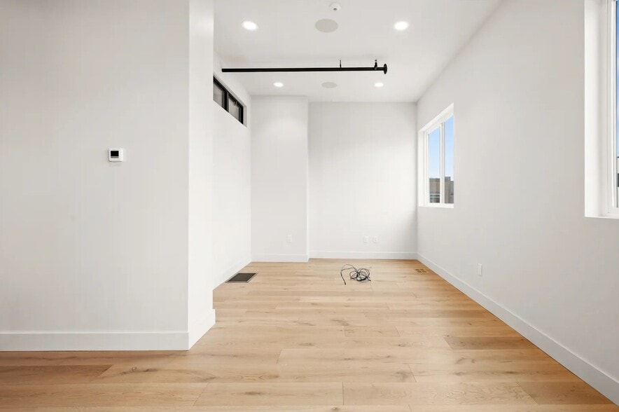 More Photos Of 4518 Forestdale Dr, Park City Office Residential For Lease