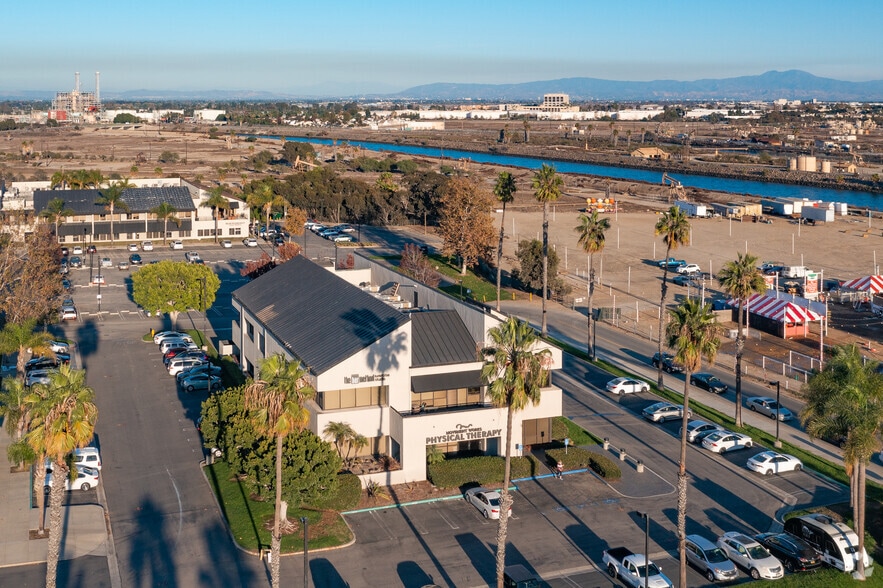 More Photos Of 6615 E Pacific Coast Hwy, Long Beach Unknown For Lease