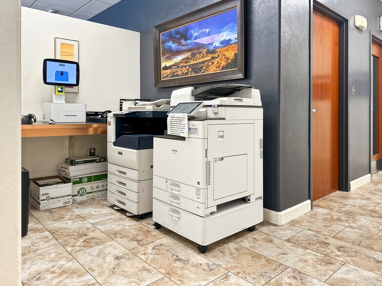 More Photos Of 4801 Lang Ave NE, Albuquerque Coworking Space