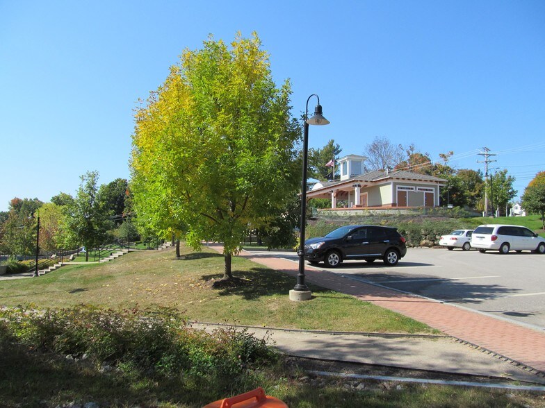 More Photos Of 322 W Main St, Tilton Storefront Retail Office For Lease