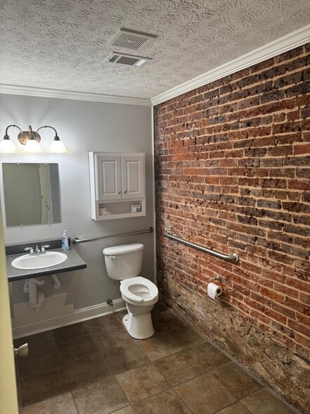 More Photos Of 126 S 8th St, Opelika Office For Sale