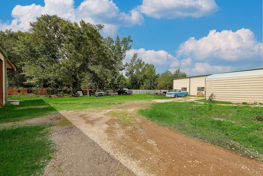 More Photos Of 23210 FM 1485, New Caney Service For Sale