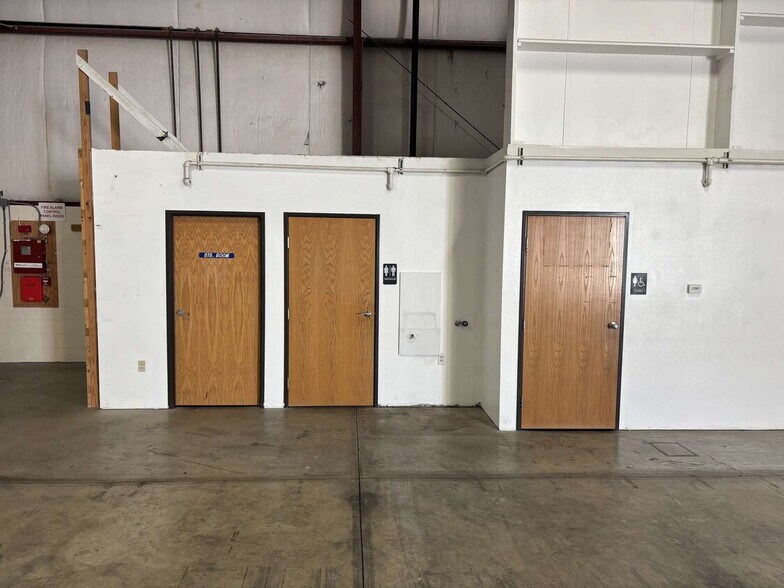 More Photos Of 1414 SE 18th Ave, Hillsboro Warehouse For Lease