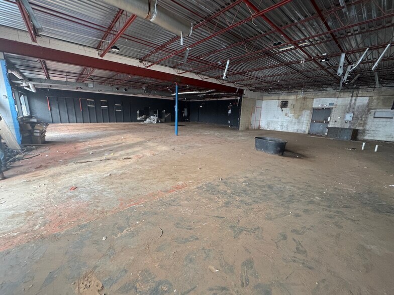 More Photos Of 5074 Douglas Rd, Toledo Unknown For Lease