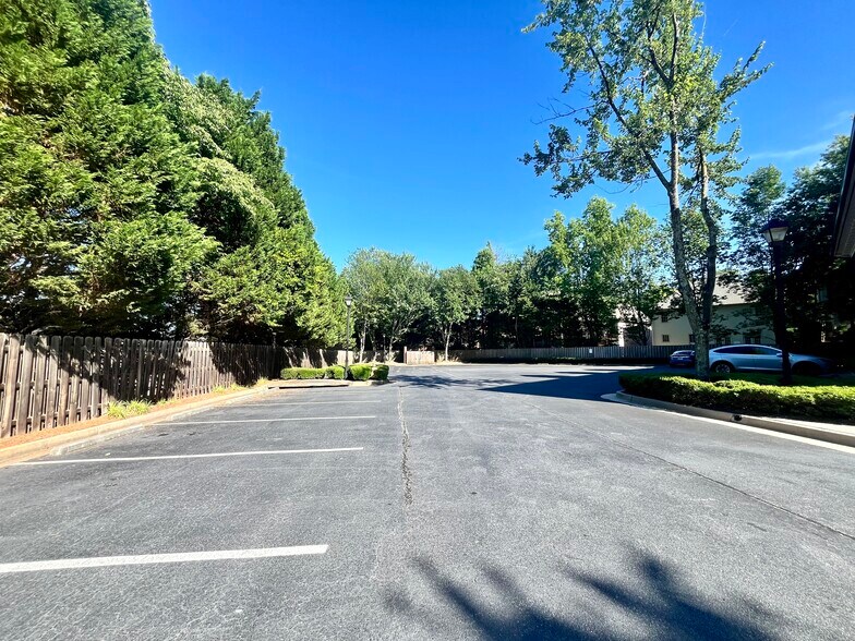 More Photos Of 1505 Mount Vernon Rd, Atlanta Medical For Lease