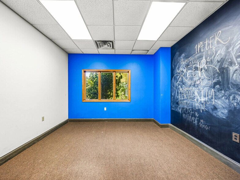 More Photos Of 235 Commerce St, Brevard Manufacturing For Sale