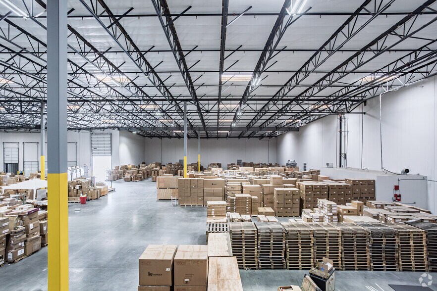 More Photos Of 959 E 3rd St, Corona Warehouse For Lease