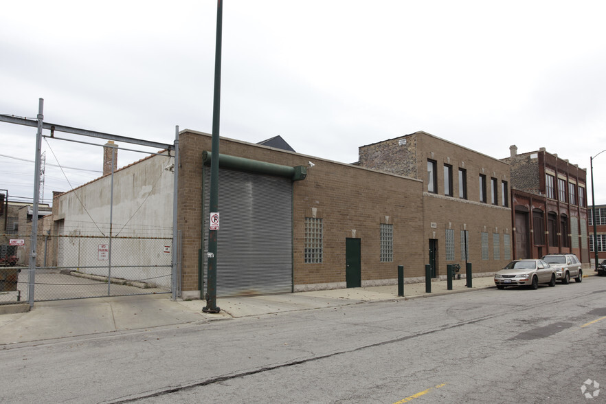 Primary Photo Of 1612 W Fulton St, Chicago Warehouse For Sale