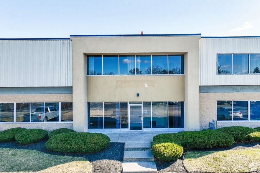 More Photos Of 125 John Hancock Rd, Taunton Warehouse For Lease