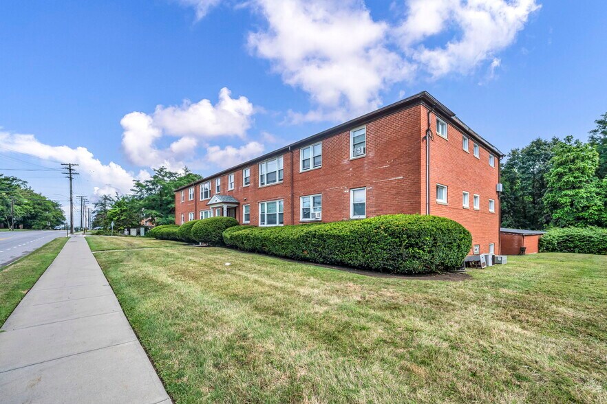 More Photos Of 885 S Green Rd, Cleveland Apartments For Sale