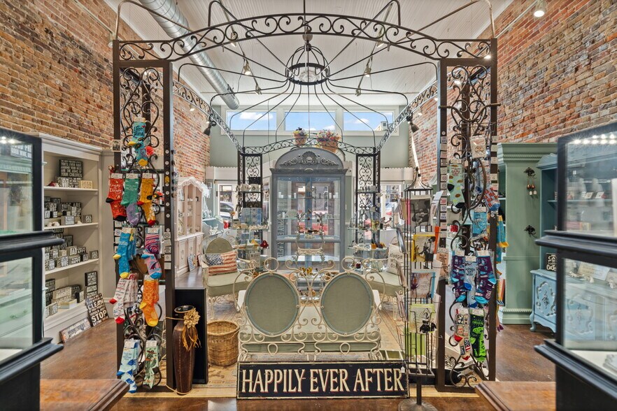 More Photos Of 925 Main St, Bastrop Office Residential For Sale