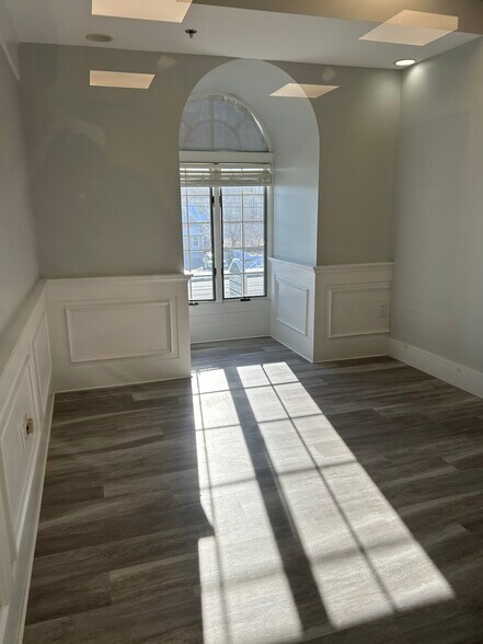 More Photos Of 1060 Osgood St, North Andover Storefront Retail Office For Lease