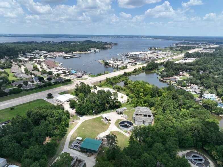 More Photos Of 15607 Highway 105 W, Montgomery Restaurant For Lease