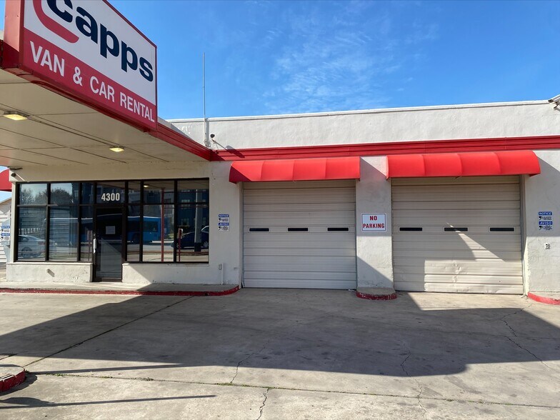 More Photos Of 4300 Airport Blvd, Austin Auto Dealership For Lease