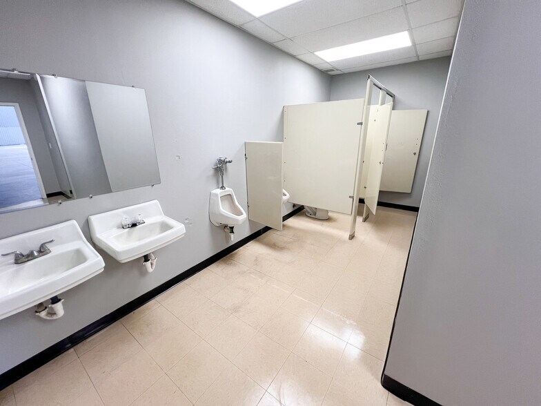 More Photos Of 8511 W Interstate 20, Midland Warehouse For Lease