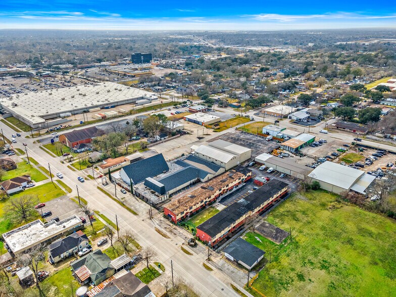 More Photos Of 1004 S Main St, Pasadena Apartments For Sale