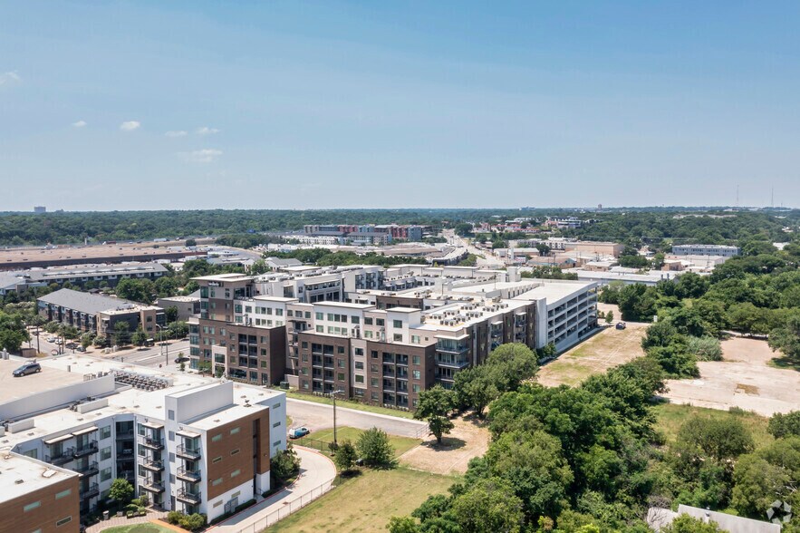 More Photos Of 411 W Commerce St, Dallas Apartments For Lease
