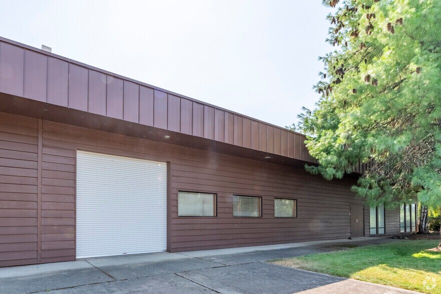 More Photos Of 481 California St, Grants Pass Industrial For Sale