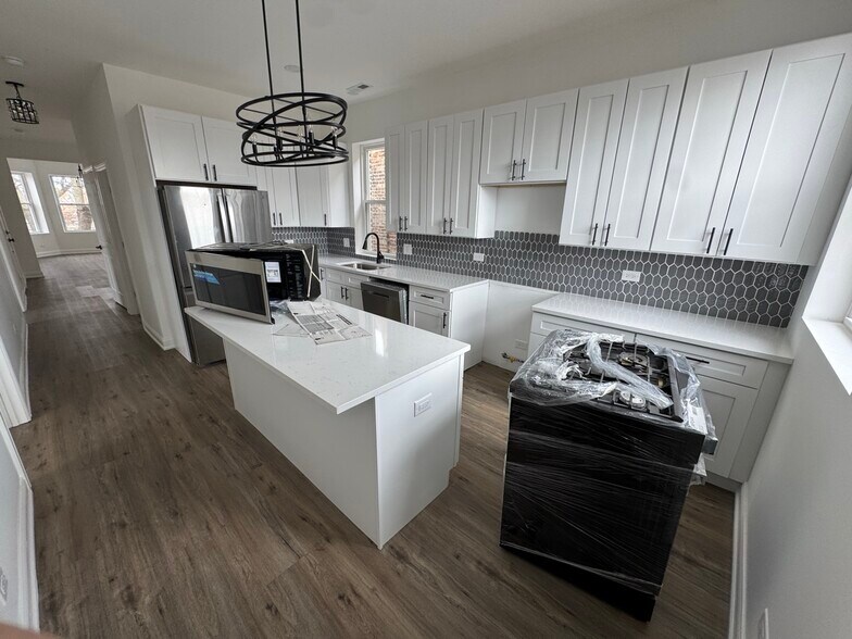 More Photos Of 4751 W Monroe St, Chicago Multifamily For Sale