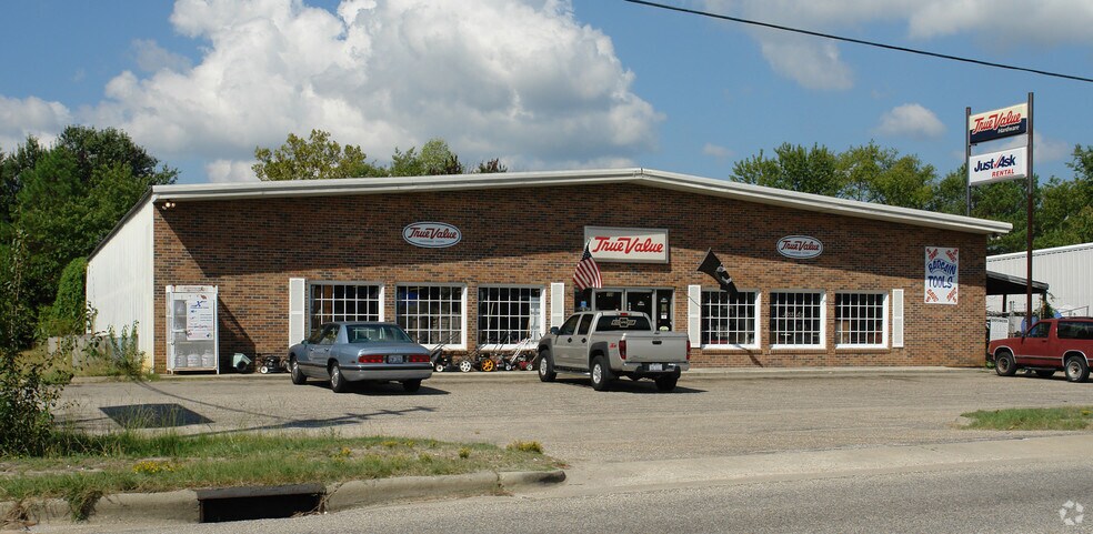 More Photos Of 108 S Reilly Rd, Fayetteville Freestanding For Lease