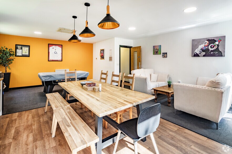 More Photos Of 170 Elland Rd, Leeds Coworking Space