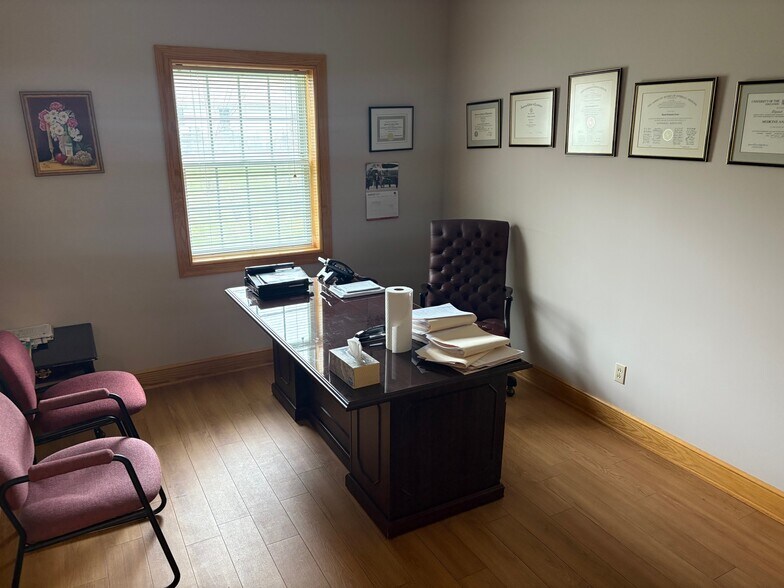 More Photos Of 18 Limestone Dr, Buffalo Office For Lease