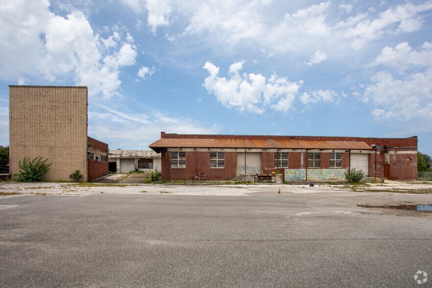 More Photos Of 925 N Ocean St, Jacksonville Manufacturing For Lease