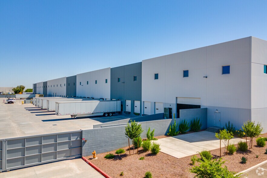 More Photos Of 4450 N 45th Ave, Phoenix Distribution For Lease